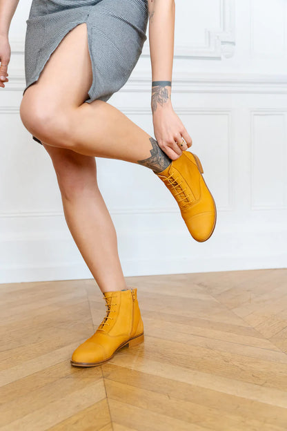 Mama Sandy, bottines de danse swing jaune moutarde en nubuck